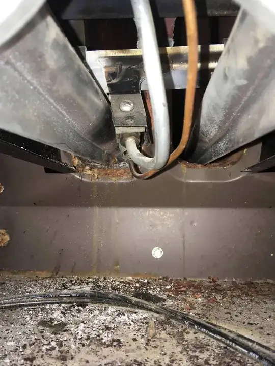 cracks in corner of house