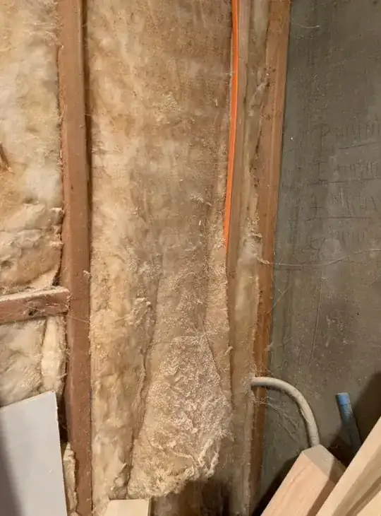 Insulation with sawdust