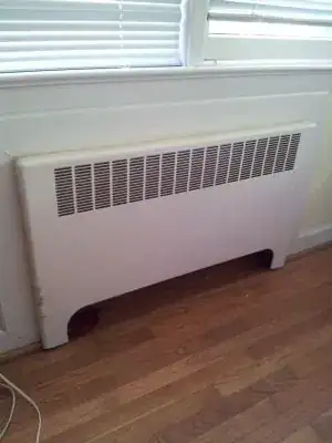 gap between wall and facade as seen looking skyward from pit shown in photo 4