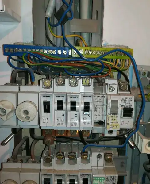 close-up of exposed foundation as seen in previous photo, seems OK