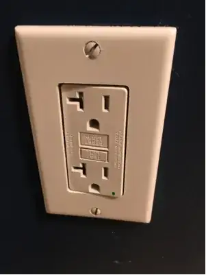 UPS with defective socket