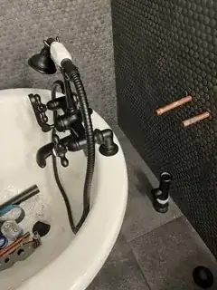 Wider view of the tub and brass drain placed onto the trap adapter/reducer (not cemented)