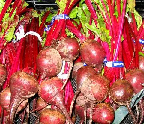 Beets in a supermarket, by user Quadell at Wikimedia Commons