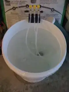 Aerating water in a bucket