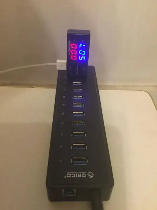 I click on the PPT icon in the taskbar and hover the 2nd thumbnail - all the windows are faded out and only the window I hover is viewable