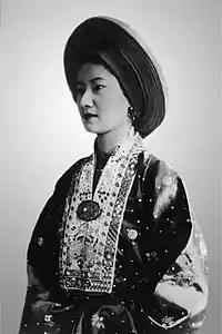 Image 28Empress Nam Phương wearing áo nhật bình and khăn vành dây (from Culture of Vietnam)