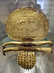 Gold disc brooch, Cerveteri, 675–650 BC