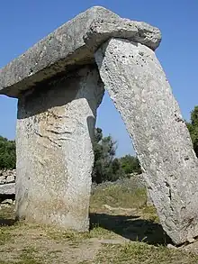 Taula from the site of Talatí de Dalt about 4&nbsp;km (2&nbsp;mi) west of Maó.