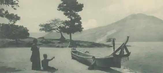 Solu on the beach at Lake Toba at Hutarajah on Samosir, in the background the Pusuk Buhit.