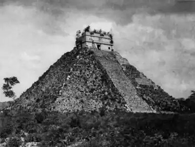 A glimpse of Guatemala - Chichén Itzá. The Castillo.png
