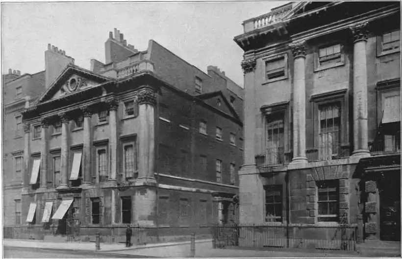 EB1911 - House Fig. 17.—Houses in Cavendish square, London. 18th century.jpg