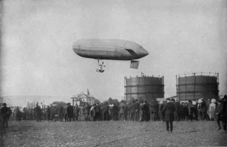 EB1911 Aeronautics Fig 4. - Parseval Dirigible.png
