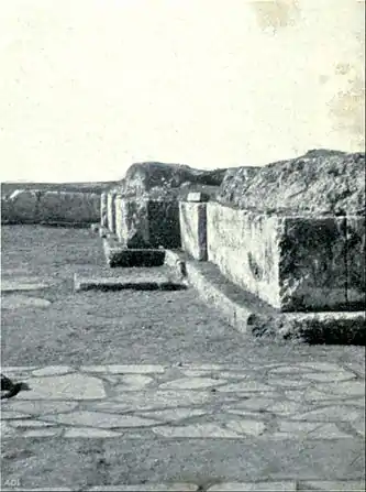 EB1911 Crete - Palace of Cnossus - base of West Wall.jpg