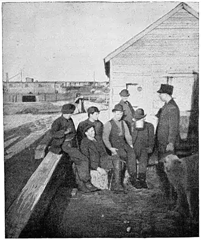 A GROWLER GANG IN SESSION.